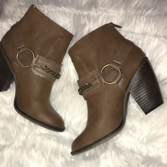 💋CANDIE'S Culver Cognac Ankle Boots💋 - Picture 3 of 8